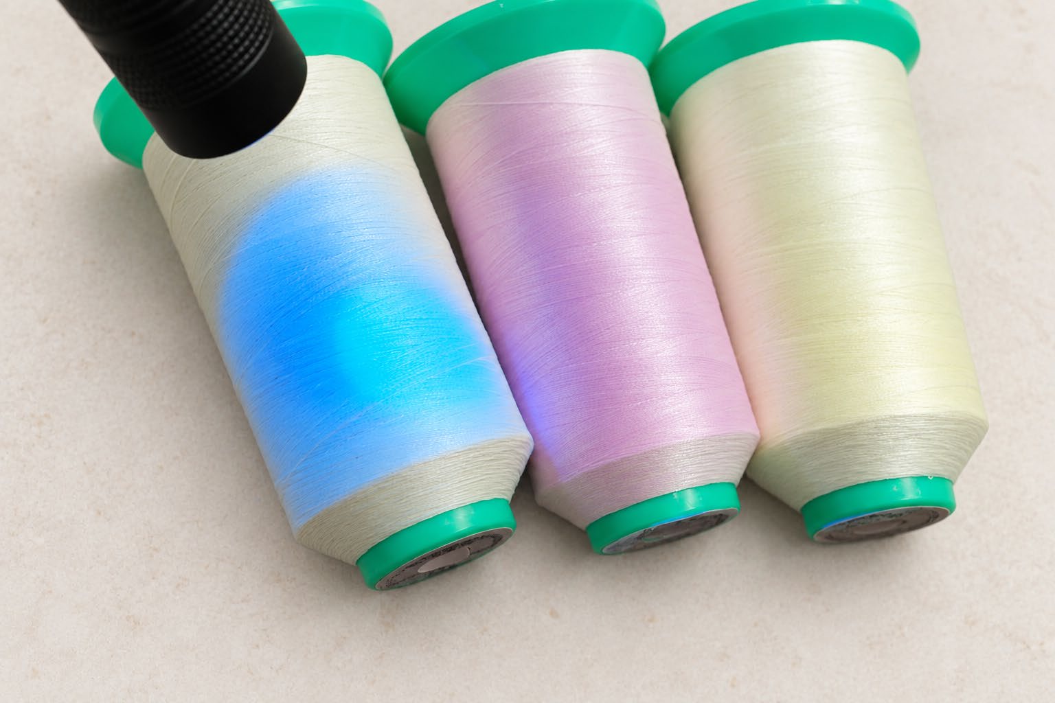 Photochromic thread